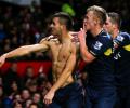 Saints sub Tadic sinks United, Arsenal cruise