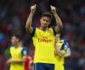 Arsenal stay ahead of United, City win thriller