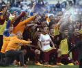 Dramatic derby win over Lazio sends Roma into Champions League