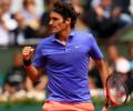 Photos: Federer moves smoothly into fourth round