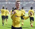 Bundesliga: Dortmund close on Bayern