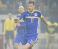 Euro 2016 playoffs: Late Dzeko goal saves Bosnia