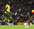 EPL PHOTOS: Norwich frustrate Arsenal; Spurs hold Chelsea