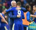 Leicester manager Ranieri delivers on pizza promise