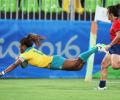 Rugby: Australia clinch inaugural women's sevens gold