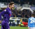 Chelsea sign defender Alonso from Fiorentina