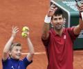 Djokovic, Serena avoid distractions of French Open 'circus'