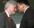 Former President Clinton will give eulogy for Ali at interfaith service