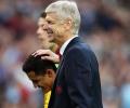 Arsenal snatch last-gasp win for Wenger's 20th anniversary