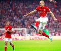 Bundesliga: Bayern held at 10-man Frankfurt, Gladbach miss two penalties