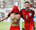 2018 World Cup qualifiers: England grab last-gasp win over 10-man Slovakia