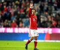 Bayern held by Schalke in Lahm 500th appearance