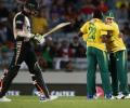 Calm De Villiers leads South Africa to win over NZ