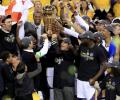 Warriors beat Cavaliers to clinch NBA title