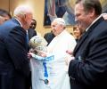 Sports Shorts: Pope Francis gets number 1 jersey from US football Hall of Famers