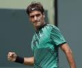 Federer cruises past defending champ Mayer into Halle semis