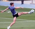 Bale says 'not 100 percent' for Champions League final