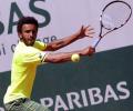 Frenchman Hamou kicked out of French Open for kissing journalist