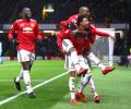 EPL PHOTOS: Man United stay in touch, Spurs slump at Leicester