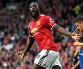 Manchester Utd thrash Everton, Arsenal hold Chelsea goalless