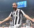 Juve score twice in last five minutes to sink 10-man Inter