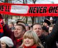 Manchester United mark 60 years since Munich air disaster