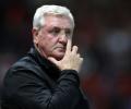 Aston Villa sack Bruce as manager