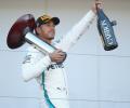 Hamilton wins in Japan; closes in on F1 title