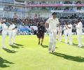 Cook gets guard of honour from Indian team