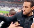 Soccer Extras: Neymar 'punches' fan after French Cup final