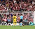 Barca stunned by Bilbao; Lewandowski rescues Bayern