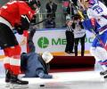 Sports Shorts: Mourinho slips and falls at Russian ice hockey game