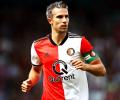 Football Extras: Van Persie wants to bow out with dignity