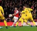 Europa League PIX: Easy for Arsenal, Manchester Utd held