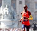 Farah wins Great North Run for 6th consecutive year