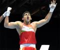 Boxing Worlds: Four Indians march into quarters