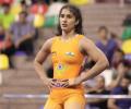 Vinesh's title hopes go up in smoke at Wrestling Worlds