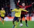 FA Cup: Teenager Saka helps Arsenal into fifth round