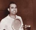 Pak squash great Azam Khan dies of coronavirus in London