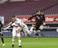 Football PIX: Bayern made to sweat; Inter win