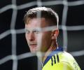 Henderson aiming to oust De Gea as United's keeper