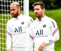 Messi still made to wait for PSG debut