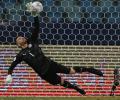 PIX: Peru beat Paraguay on penalties to enter Copa semis