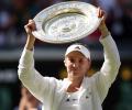 Moscow-born Rybakina powers past Jabeur to Wimbledon title