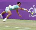 Alcaraz downs Dimitrov to enter Queen's semis