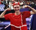 Axelsen retains badminton crown; An claims women's gold