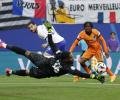 PICS: France, Netherlands in frenetic goalless draw