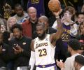 LeBron James hits 40,000 points, rewriting NBA legacy