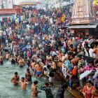 Makar Sankranti draws lakhs to banks of Ganga