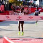 Women's marathon world record shattered in Chicago